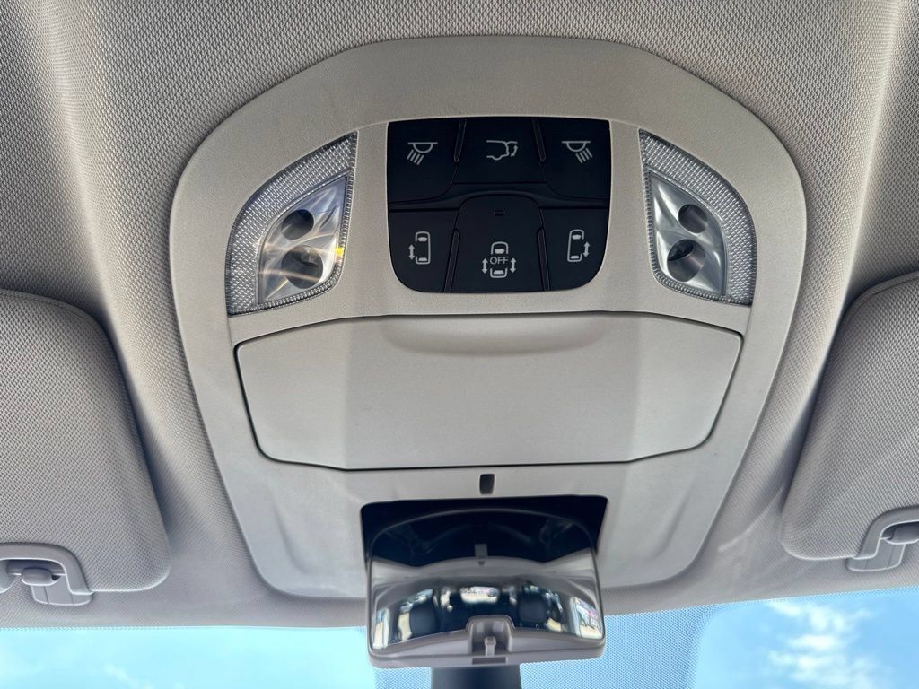 Certified 2024 Chrysler Pacifica Touring-L FWD image 21
