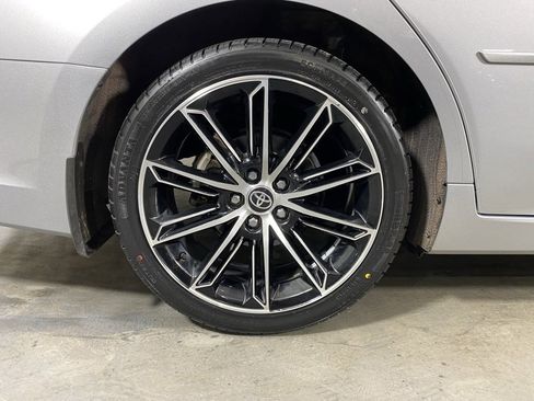 Used 2022 Toyota Avalon Touring image 35