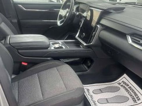 Used 2025 GMC Acadia Elevation image 4