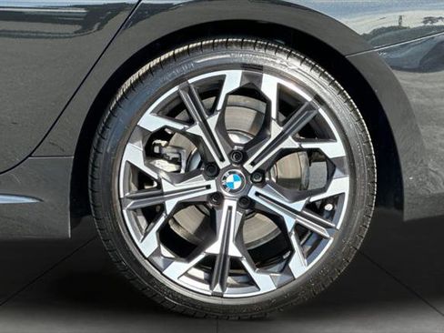 Used 2025 BMW 330i Sedan w/ M Sport Package RWD image 25