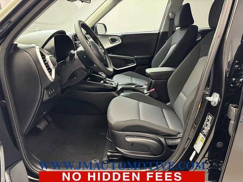 Used 2025 Kia Soul LX image 12