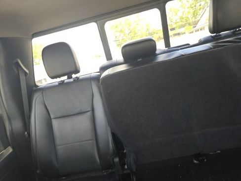 Used 2015 Ford F150 Lariat w/ Equipment Group 502A Luxury AWD/4WD image 11