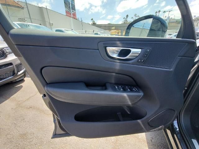 Used 2025 Volvo XC60 B5 Plus AWD/4WD image 21