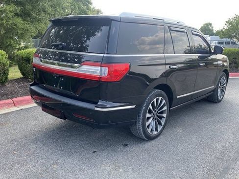 Used 2018 Lincoln Navigator Select w/ Technology Package RWD image 3