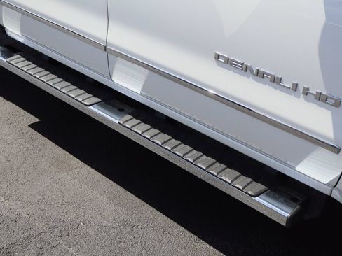 Certified 2019 GMC Sierra 2500 Denali w/ Duramax Plus Package AWD/4WD image 11