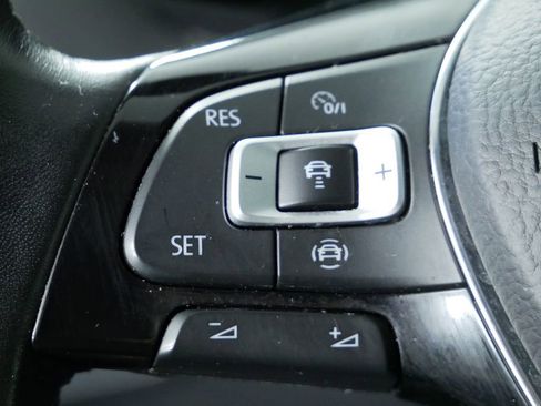 Used 2021 Volkswagen Tiguan SEL Premium R-Line image 25