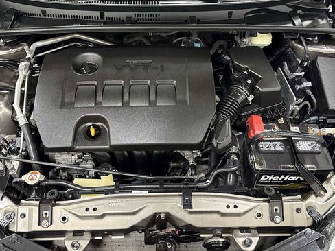 Used 2017 Toyota Corolla LE image 29