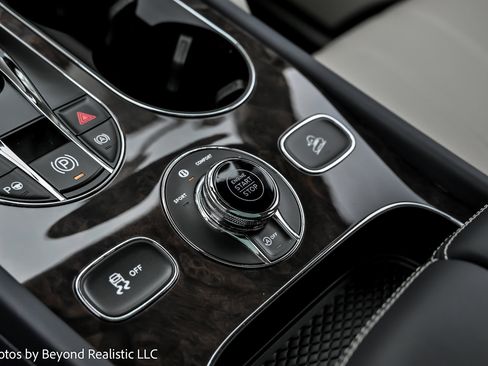 Used 2022 Bentley Bentayga image 53