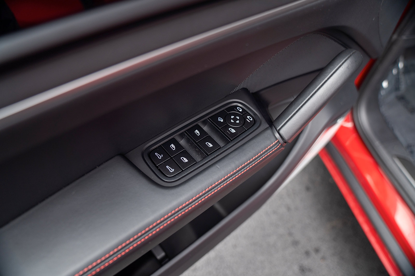 Certified 2025 Porsche Cayenne GTS AWD/4WD image 20