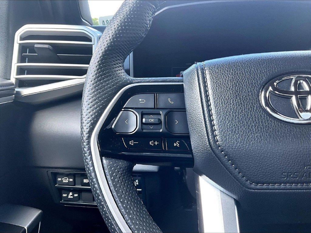 Used 2025 Toyota Sequoia Platinum AWD/4WD image 24
