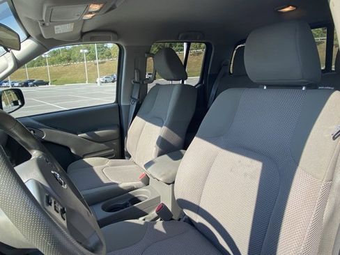 Used 2019 Nissan Frontier SV image 14