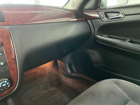 Used 2011 Chevrolet Impala LT FWD image 15