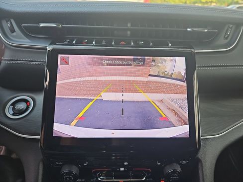 New 2025 Jeep Grand Cherokee L Limited image 24