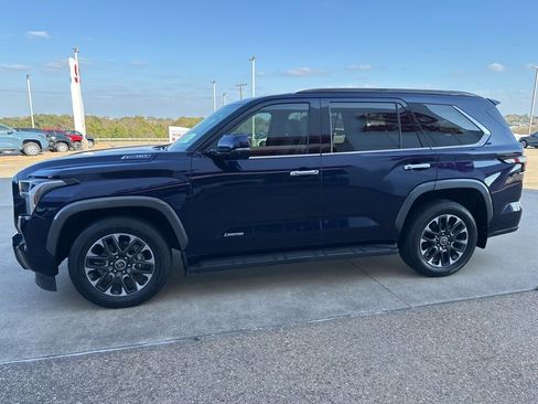 Used 2023 Toyota Sequoia Limited image 4