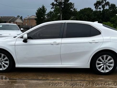 Used 2020 Toyota Camry LE FWD image 11