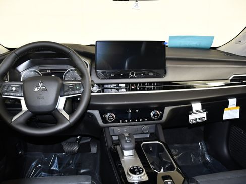 New 2026 Mitsubishi Outlander SE AWD/4WD image 11