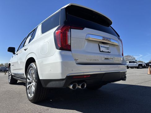 Used 2023 GMC Yukon Denali w/ Denali Reserve Package image 8