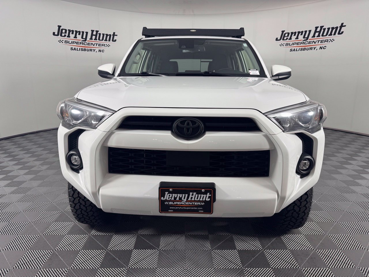 Used 2021 Toyota 4Runner SR5 AWD/4WD image 4