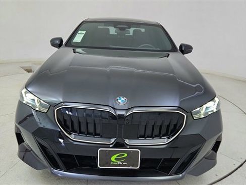 Used 2025 BMW 540i xDrive w/ Executive Package image 13