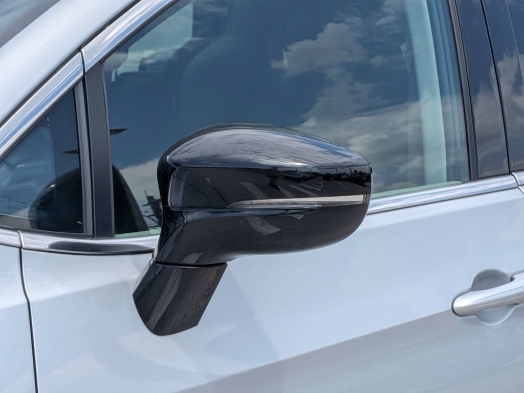 Used 2024 Chrysler Pacifica Touring-L FWD image 11