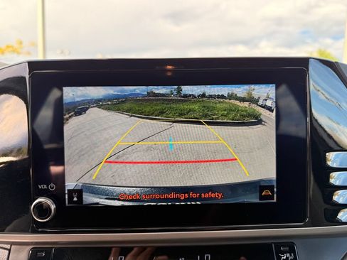 Used 2025 Toyota Camry SE w/ Convenience Package FWD image 18