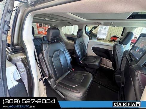 Used 2018 Chrysler Pacifica Touring-L Plus FWD image 8