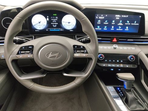 Used 2025 Hyundai Elantra SEL image 22