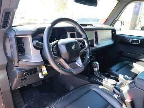 Used 2025 Ford Bronco Outer Banks AWD/4WD image 19