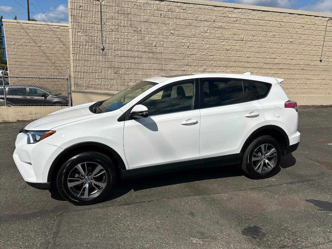 Used 2018 Toyota RAV4 XLE w/ Carpet Mat Package FWD image 8