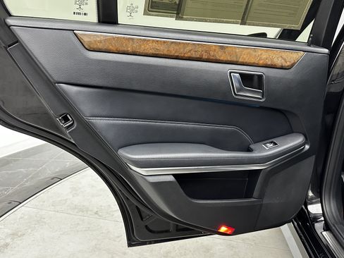 Used 2016 Mercedes-Benz E 350 Sedan w/ Premium Package image 31