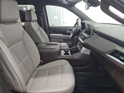 Used 2024 GMC Yukon SLT w/ Max Trailering Package image 12