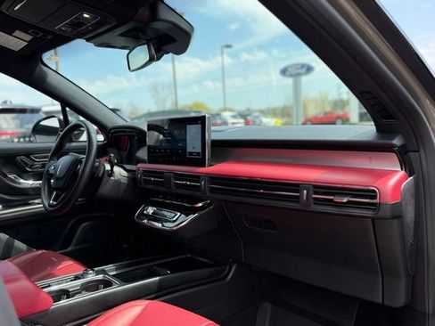 Used 2025 Lincoln Corsair Grand Touring w/ Towing Package image 20