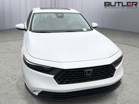 Used 2023 Honda Accord EX image 4