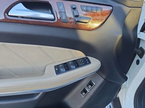 Used 2014 Mercedes-Benz GL 550 4MATIC image 23