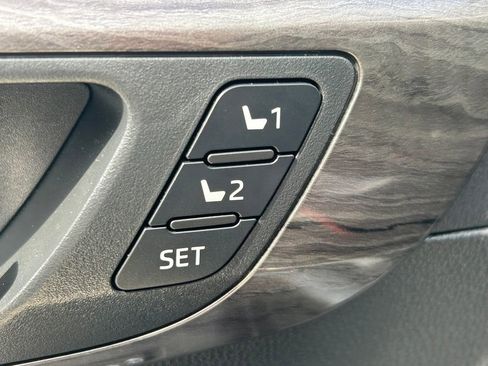 Used 2025 Toyota Highlander Platinum AWD/4WD image 30