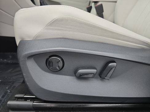 Used 2022 Volkswagen Tiguan SE FWD image 30