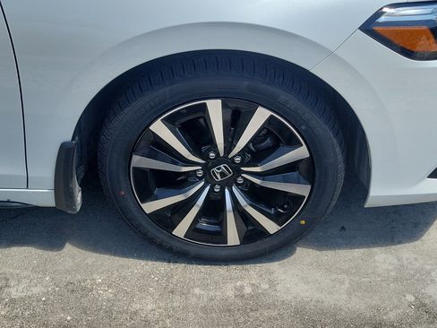 Certified 2024 Honda Civic EX-L image 9