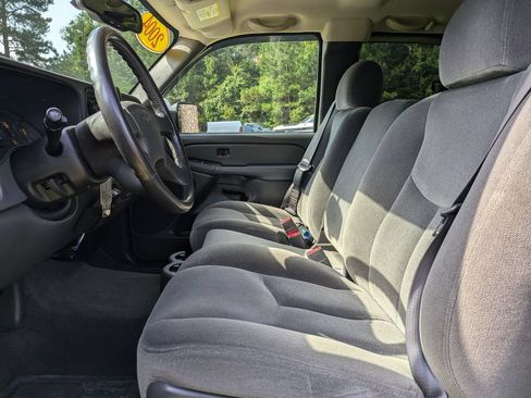 Used 2004 GMC Sierra 3500 SLE w/ Heavy-Duty Power Package RWD image 19