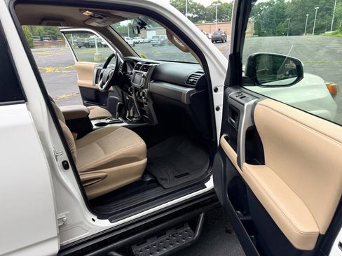 Used 2014 Toyota 4Runner SR5 AWD/4WD image 13