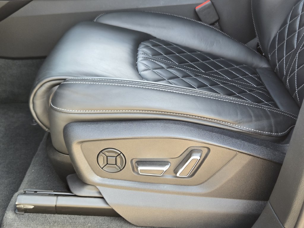 Used 2023 Audi SQ7 Premium Plus AWD/4WD image 31