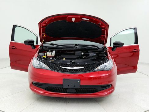 Used 2024 Chrysler Voyager LX image 12