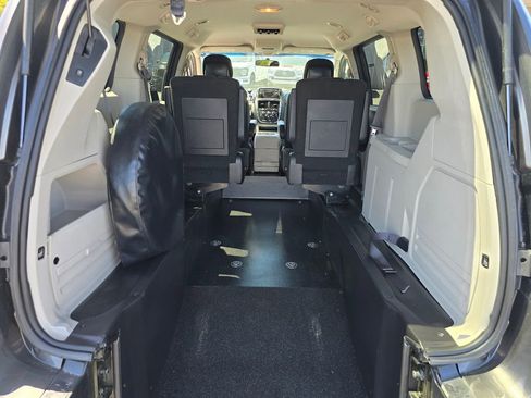 Used 2016 Dodge Grand Caravan SXT FWD image 25