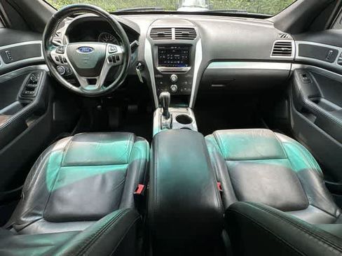Used 2014 Ford Explorer XLT w/ Equipment Group 202A AWD/4WD image 20