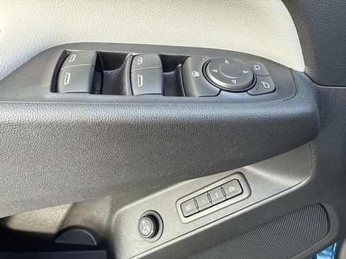 Used 2020 Chevrolet Equinox Premier image 19