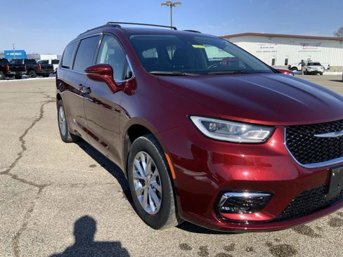 Used 2022 Chrysler Pacifica Touring-L image 14