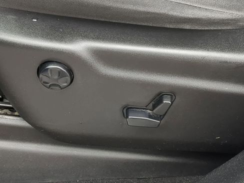 Used 2019 Jeep Grand Cherokee Laredo AWD/4WD image 17