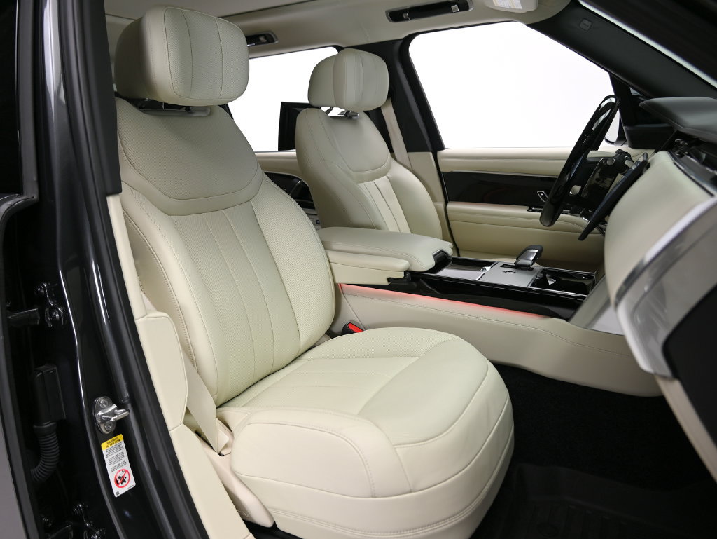 Used 2025 Land Rover Range Rover Long Wheelbase Autobiography AWD/4WD image 16