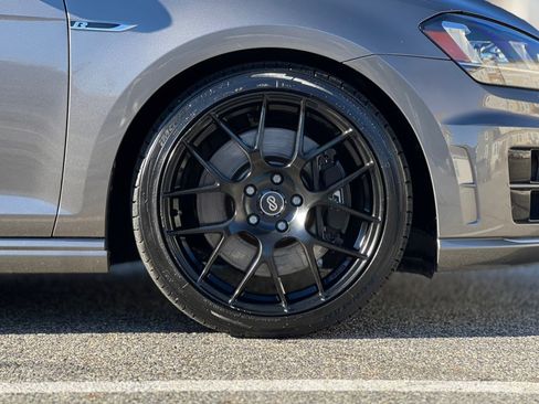 Used 2016 Volkswagen Golf 4-Door image 39