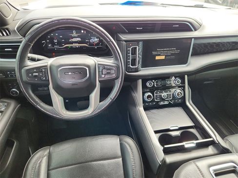 Used 2022 GMC Yukon XL Denali w/ Denali Ultimate Package image 12