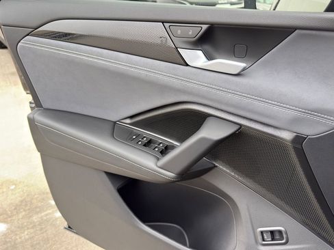 New 2026 Volkswagen Tiguan SE R-Line image 18